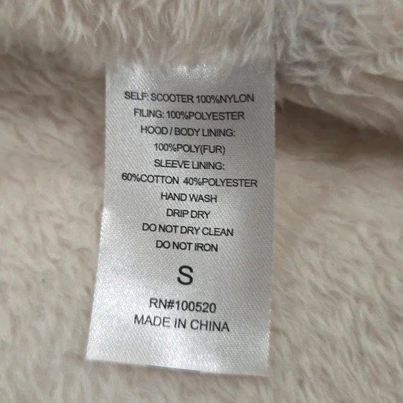 Disney MINNIE MOUSE Women's Red Puffer Jacket - Picture 8 of 8